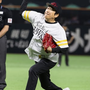 石橋貴明 『アサヒスーパードライスペシャル2024』の始球式で渾身の投球！