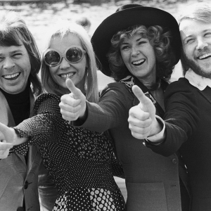 ABBA、「Waterloo」から50年を祝したメッセージ公開＆ファンが各地で記念日を盛り上げる