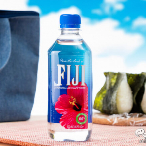 海外セレブにも大人気！ 外出時の水分補給にまろやかで飲みやすい『FIJI Water』を持ち歩こう♪