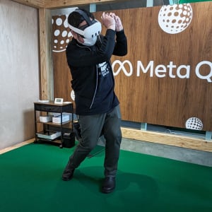 Meta QuestとLacosteがコラボした「世界最小のゴルフ場」が期間限定でオープン VRゴルフゲーム「アルティメット スイング ゴルフ」が先行プレイ可能