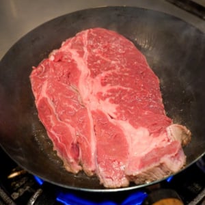 【肉グルメ】料理人・鳥羽周作シェフによる「スーパーで買ったステーキ肉の焼き方」がネットで注目集める