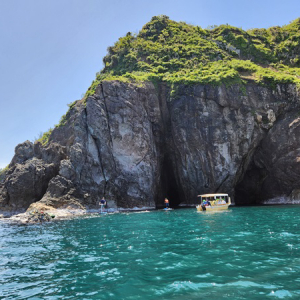 【鳥取県岩美町】浦富海岸の神秘の洞窟「龍神洞」を巡る辰年限定開運クルーズ開始！アクティビティも