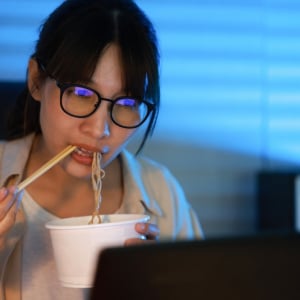 あなたの食生活は大丈夫？食事の偏りによって引き起こされる体調不良と摂取したい栄養素とは