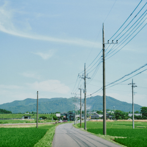 【茨城県旧岩瀬町(桜川市)】山々に囲まれた風景の下で流れる、穏やかな時間