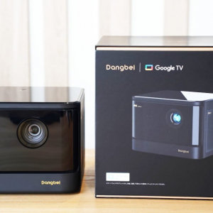 世界初のNetflix公認Google TV搭載4Kレーザープロジェクター「Dangbei DBOX02」をレビュー！26万円のハイエンドモデルが今なら20万円で買える？