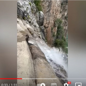 “中国で一番高い滝”で撮影された「パイプから水が流れ落ちる映像」が世界中で話題