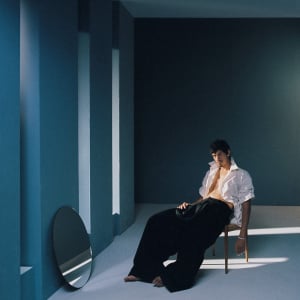 オマー・アポロ、新曲「Less of You」で新たな音楽的方向性を提示