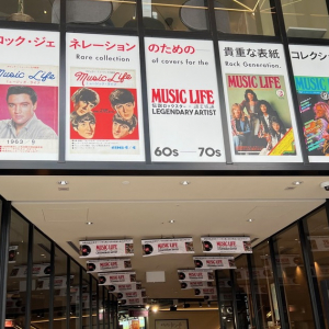 【やっぱボン・ジョヴィだ！】渋谷・道玄坂通 ×『MUSIC LIFE』コラボ展示開催中