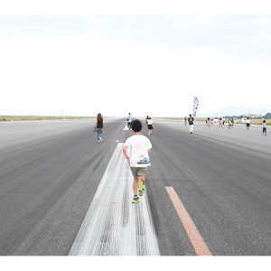 【兵庫県】神戸空港、小中学生親子向け夏休み企画開催！滑走路を歩きながら航空機など見学しよう