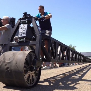 ギネス世界記録「世界最長の自転車」新記録は55.16メートル