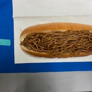 【焼きそばパン】ファミマ「日清が爆盛にしろってうるさい」→ 日清「全然爆盛にならない」「これじゃコラボできない」