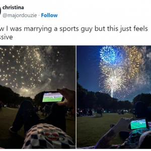 花火会場でサッカー中継に夢中な夫が話題 「メッシ＞花火」「コパ・アメリカは4年に1回」
