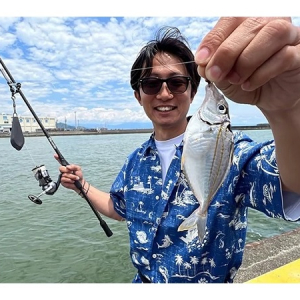 沖縄発アロハシャツブランド「PAIKAJI」が、釣り系YouTuberとのコラボTシャツを発売