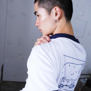 kudosがBEEFCAKEとのコラボレーションTシャツコレクションを発表