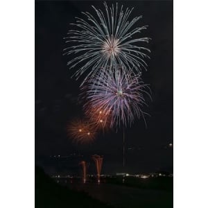 【岐阜県美濃市】今年は市内初となる10号玉花火の打ち上げも！長良川河畔で「美濃市民花火大会」開催