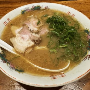 高田馬場のラーメン屋『渡なべ』で豚骨ラーメンを食べた結果