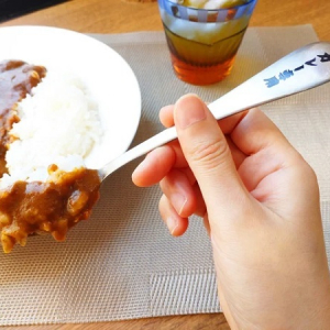 大相撲土産の定番「国技館カレー」に「甘口国技館カレー」登場！キャンペーンも開催