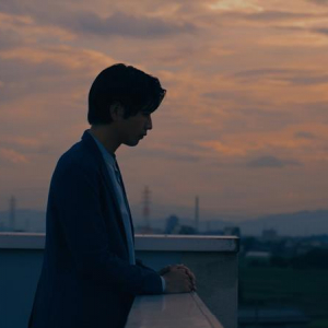 川崎鷹也、「夕陽の上」MV公開