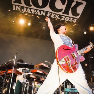 ＜ライブレポート＞マカロニえんぴつ、“マカロック”で会場を太陽以上に熱くした【ROCK IN JAPAN FESTIVAL 2024】