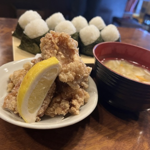 【福岡県福岡市】朝食限定の「おむすび横丁 大橋店」で、唐揚げと塩むすびの20分食べ放題開催中！