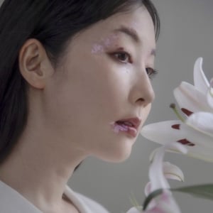 藤原雪、初ソロアルバム『Glass Colored Lily』完成 プロデュースはビル・ラズウェル