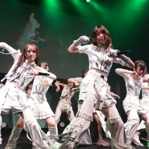 【イベントレポート】WHITE SCORPION、初のワンマンライブで見せた最初の“一撃”──「1st ONEMAN LIVE 〜初撃。〜」