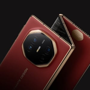 ファーウェイの三つ折りスマホ「HUAWEI Mate XT」の価格は約40万円～