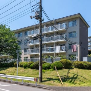 団地の断熱改修、2億円の工事費「住人の新たな負担ゼロ」で！ 住人主導で夏の暑さ・冬の寒さ等の悩み解決を進めた竹山団地　横浜市