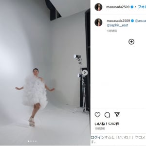 浅田真央、白のふわふわミニドレス姿を公開！「可愛すぎる」「雪の妖精みたい」