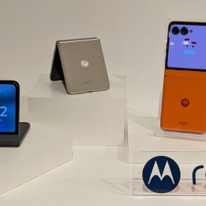 モトローラが大画面アウトディスプレイ搭載で普及価格帯のフリップ式折りたたみスマホ「motorola razr 50」「motorola razr 50S」を9月27日発売へ