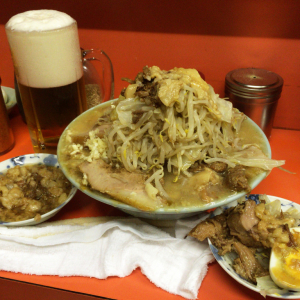 ラーメン二郎インスパイア『ラーメン富士丸 神谷本店』のヤサイを飲みながら食った結果