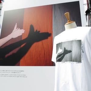 ユニクロ 写真展 GLOBAL PHOTO EXHIBITION と PEACE FOR ALL チャリティTシャツ を買って着て、紛争 差別 貧困などの解決へのチカラに！ 10/9〜10/15 広島でも写真展を開催