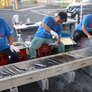 サンマの炭火焼きが1本100円で食べられる！？千葉駅前の築地食堂源ちゃん ペリヨコ店で9月23日まで「サンマ祭り」開催