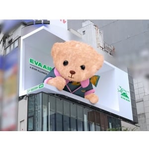 【東京都新宿区】エバー航空がクロス新宿ビジョンで3D広告を展開！EVA Bearが飛び出すギミックも