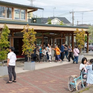 シャッター商店街を福祉施設に!? 子どもも高齢者も障がい者も、家族のように過ごす”街の家”「春日台センターセンター」神奈川県愛川町