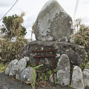 【東京都青ヶ島村のここが好きシリーズ】青ヶ島の道端にある石碑と鳥居が好き