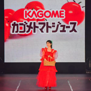 「カゴメトマトジュースが大好き！ さゆリコピンに変身！」松村沙友理 GirlsAward 2024 に降臨！ 10年超えのトマジュ愛をステージで炸裂