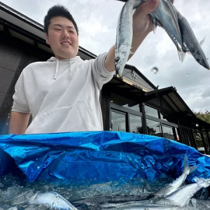 【北海道札幌市】「回転寿司根室花まる」3店舗で、根室産さんまの掴み取り「ふるまい秋刀魚」開催！