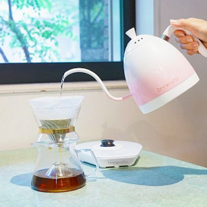 世界中のバリスタが愛用するケトル「brewista」限定カラー「ホワイトピンク」が発売！