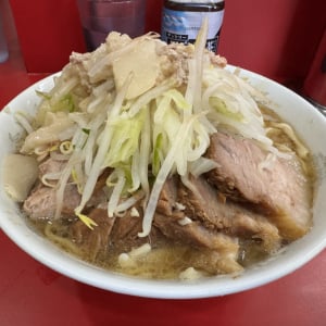 ラーメン二郎 生田駅前店で電車の音を聞きながらラーメンを食べる幸せ