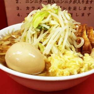 ラーメン二郎で「行列に並びながら寝てしまう客」が出現 / ゆすっても起きない