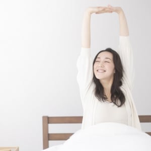 睡眠の質が下がりがちな冬の季節。快眠のために取り入れたいライフハックを専門家が紹介！