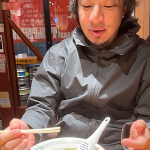 ひろゆきが人気店「でぶちゃん」の博多ラーメンを食べた結果→ その感想とは