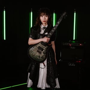 BAND-MAIDのギタリストKANAMI、日本人初PRSシグネチャー・モデル・ギター発売決定