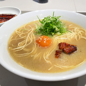 ええっ、うなぎの骨でだしを取った「うな骨らーめん」ですってー!? →食べてみたらヤバすぎた……