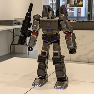 完全自動変形コンボイのRobosenが新製品「フラッグシップ メガトロン」をお披露目