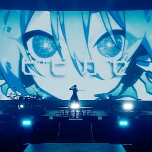 Reol × 初音ミク、デュエットで「ヒビカセ」を披露したライヴ映像