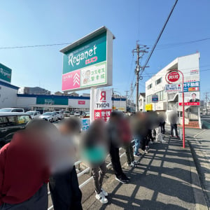 ラーメン二郎 朝倉街道駅前店がオープン3日目も大絶賛！50人以上が並ぶ人気の行列店