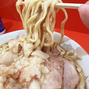 ラーメン二郎 朝倉街道駅前店に行くならこの店が便利 / 待機や待ち合わせや食後にベスト