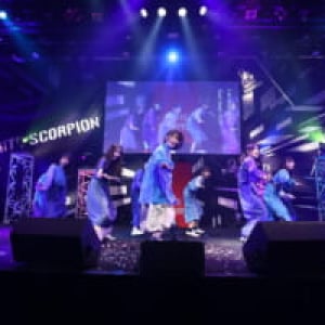 「スコピスト」達と迎えた『ＷＨＩＴＥ　ＳＣＯＲＰＩОＮ』一周年ライブ「追撃」で魅せた進化